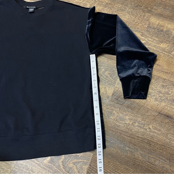 Athleta Retroplush Velvet Crewneck Sweatshirt Snap Sides Oversized Black Small - Picture 8 of 14
